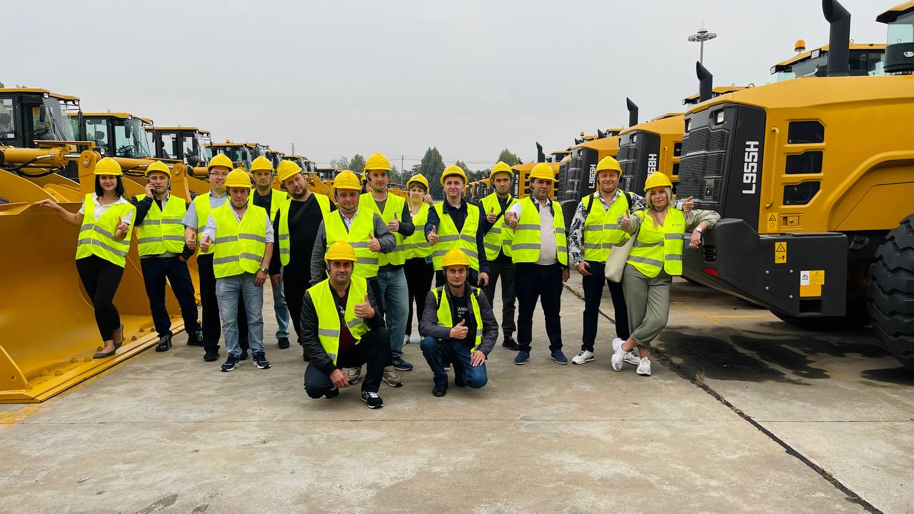 Изображение к статье «Победители конкурса «Top Driver LGCE» посетили заводы по производству карьерной и дорожно-строительной техники LGMG и LGCE»