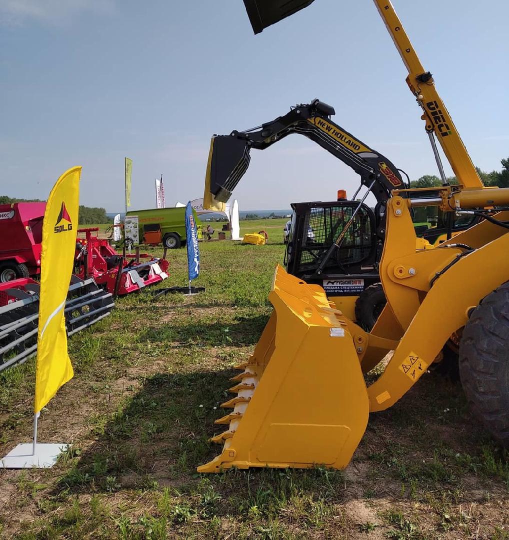 Изображение к статье «Компания «Русбизнесавто» провела презентацию спецтехники на выставке «День поля» в Нижнем Новгороде»