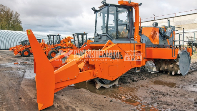 Купить Уплотнительная машина UM-38(двиг ЯМЗ) - Компактор в компании Русбизнесавто - изображение 0